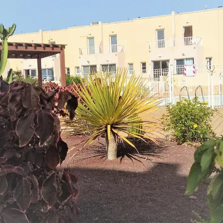 Litha House, 3 Bed Set Over 3 Floors 2 Mins From And Amenities