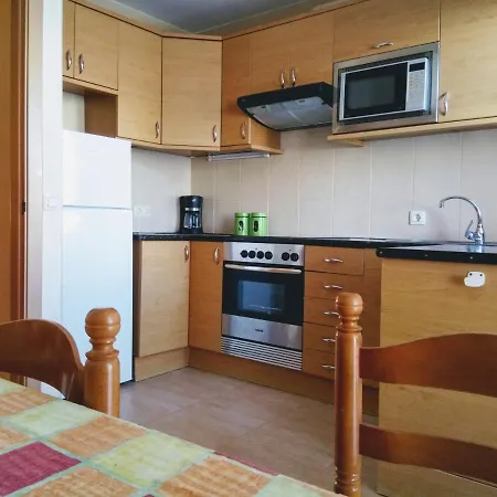 Litha House, 3 Bed Set Over 3 Floors 5 Mins From And Amenities Apartmán
