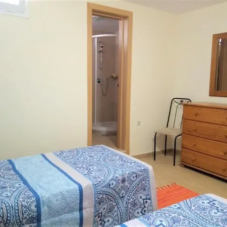 Litha House, 3 Bed Set Over 3 Floors 2 Mins From And Amenities * Caleta De Fuste