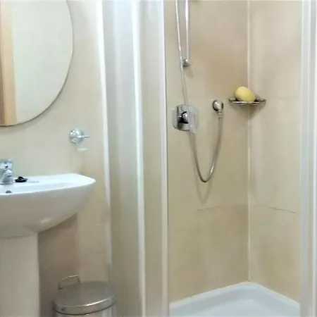 Litha House, 3 Bed Set Over 3 Floors 2 Mins From And Amenities Caleta De Fuste