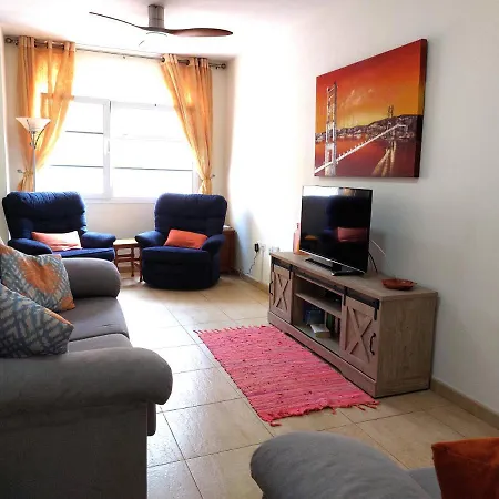 Litha House, 3 Bed Set Over 3 Floors 5 Mins From And Amenities Apartmán *